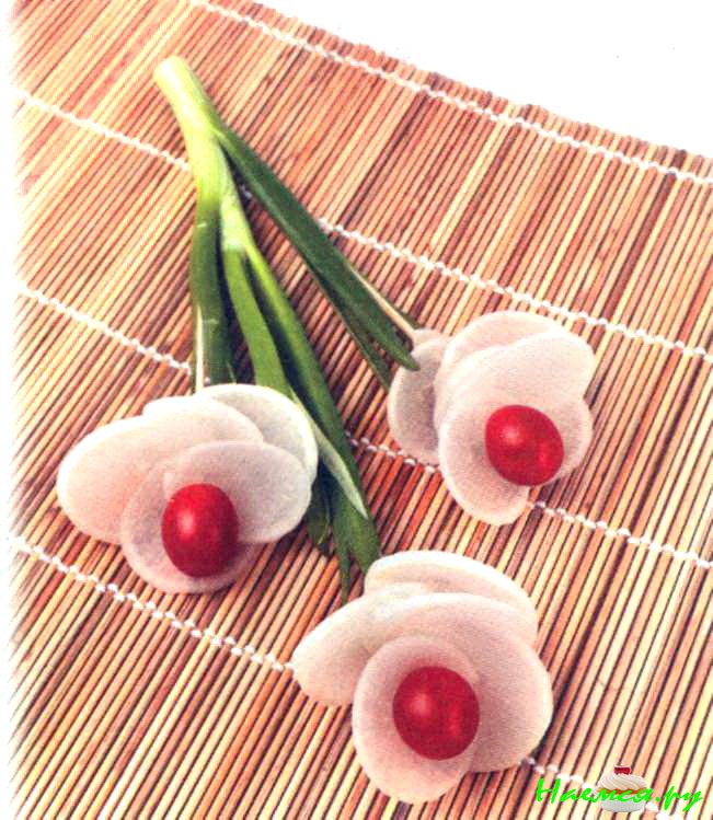 Белые цветы из дайкона