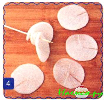 Белые цветы из дайкона