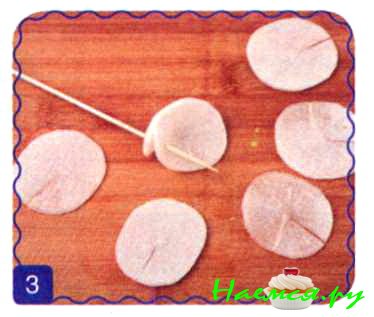 Белые цветы из дайкона