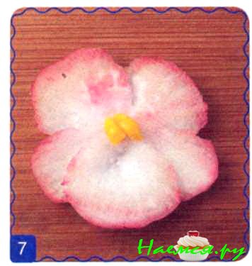 Фиалки из дайкона