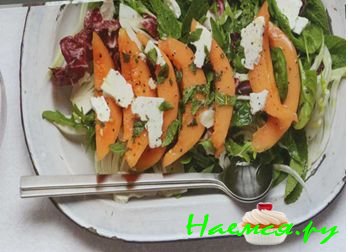 САЛАТ С ДЫНЕЙ, ФЕТОЙ И ФЕНХЕЛЕМ