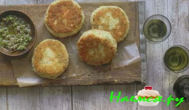 РЫБНЫЕ КОТЛЕТКИ С АНЧОУСНЫМ СОУСОМ