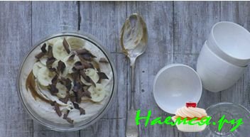 БАНАНОВЫЙ МУСС С КАРАМЕЛЬНЫМ СОУСОМ