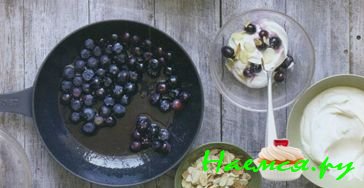 ЧЕРНИКА С МЕДОМ, МИНДАЛЕМ И ЙОГУРТОМ