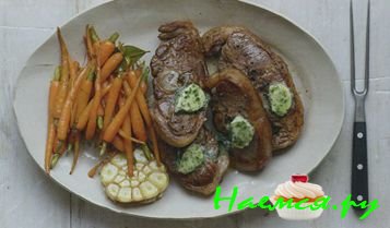 КОРЕЙКА ЯГНЕНКА С ЧЕСНОЧНЫМ МАСЛОМ