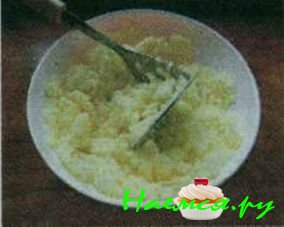 Картофельные лепешки с кинзой и кунжутом