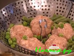 Фрикадельки на пару