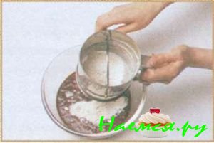 Шоколадные пирожные с изюмом