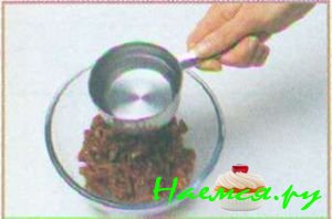 Хлеб с орехами пекан и финиками