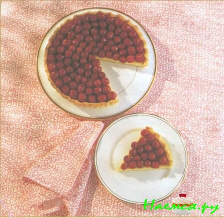 Открытый пирог с малиной