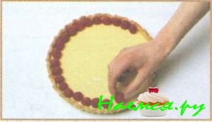 Открытый пирог с малиной