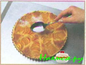 Персиковый пирог с миндальным кремом