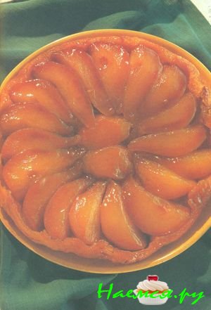 Пирог с карамелизованными грушами