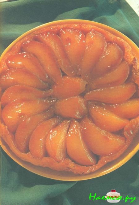 Пирог с карамелизованными грушами