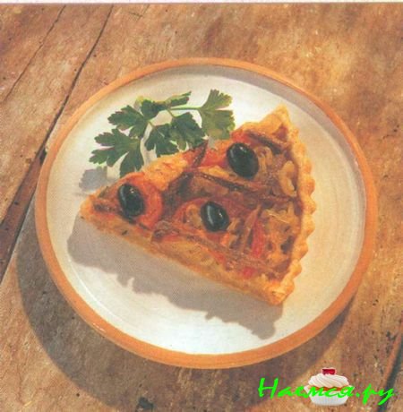 Пирог с луком и анчоусами