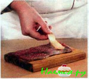 Мясной рулет с салом