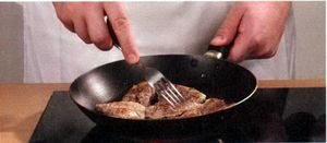 Телятина со сладким молотым красным перцем