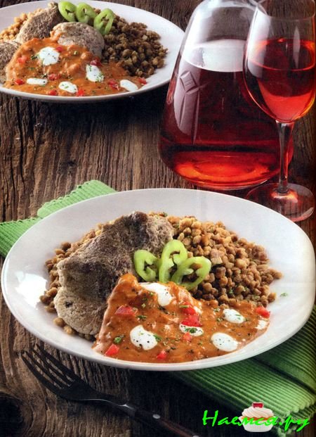 Телятина со сладким молотым красным перцем