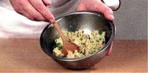 Фаршированная курица с майораном и петрушкой