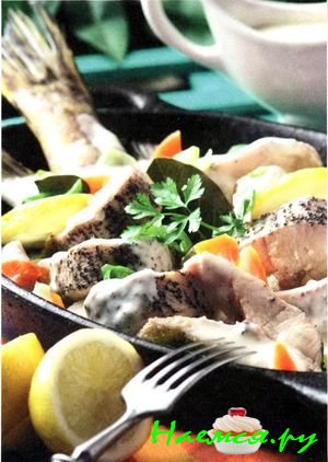 Сом со сметаной и хреном