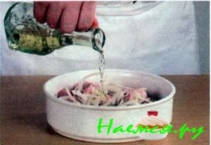 Салат из сосисок с репчатым луком