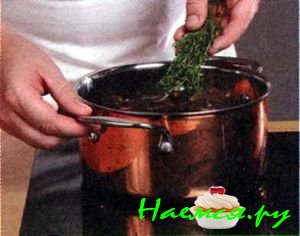 Тушеная говядина с коричневым соусом