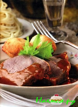 Тушеная говядина с коричневым соусом