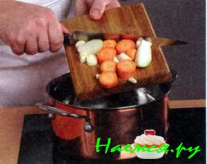 Тушеная говядина с коричневым соусом