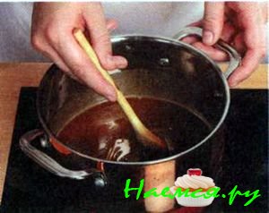 Тушеная говядина с коричневым соусом