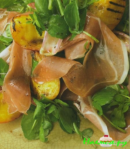 Персики со шпиком и флердоранжем