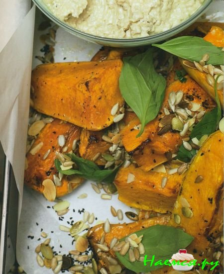 Жареная тыква баттернат с опаленными баклажанами и гранатовой патокой