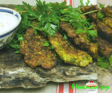 Оладьи из цветной капусты с кумином и лаймовым соусом