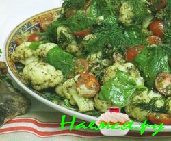 Цветная капуста на гриле с помидорами, укропом и каперсами