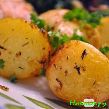 Молодая картошка с хреном и щавелем