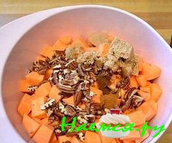 Печеный сладкий картофель с орехами пекан и кленовым сиропом