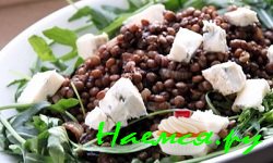 Чечевица пюи с вишней, беконом и горгонзолой