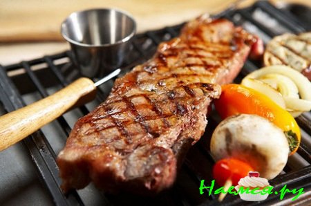 Жареное говяжье филе с тремя соусами