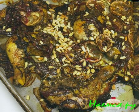 Жареный цыпленок с сумахом, заатаром и лимоном