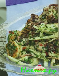 Салат из морепродуктов, фенхеля и лайма