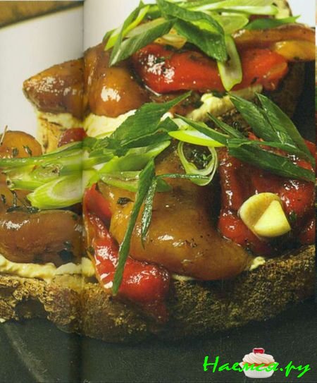 Брускетта с запеченными перцами и фасолью каннеллини