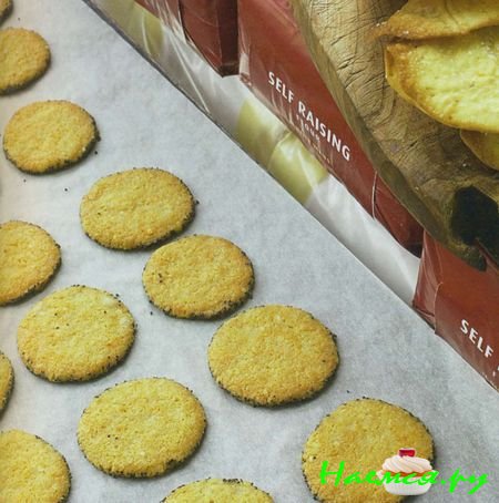 Бисквиты с пармезаном и маком