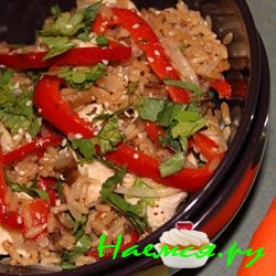 Салат из запеченного цыпленка и трех видов риса