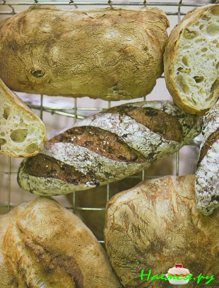 Багет с вишней и грецкими орехами