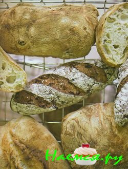 Багет с вишней и грецкими орехами