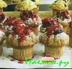 Маффины со сливой, марципаном и корицей