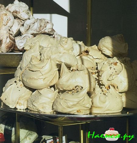 Меренги с корицей и фундуком