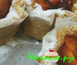 Порционные клафути со сливой