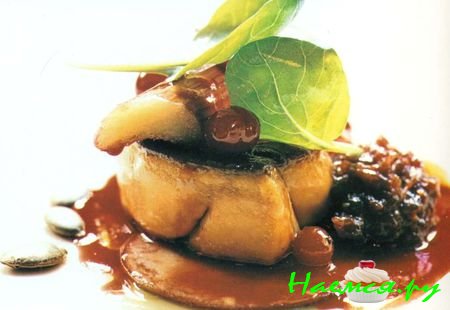 Утиная печень с розовым ревенем