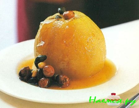 Яблоки-пашот с карамелью из сухофруктов