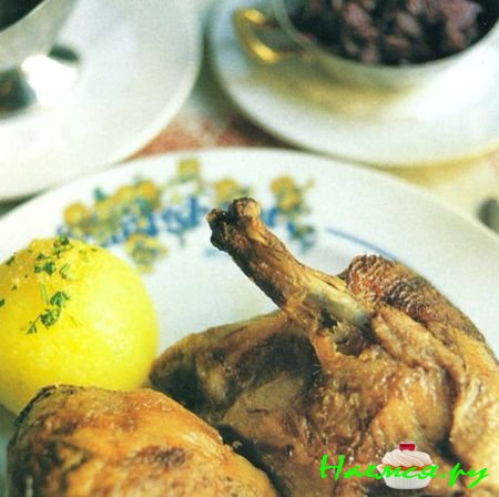 Утка на вертеле с красной капустой